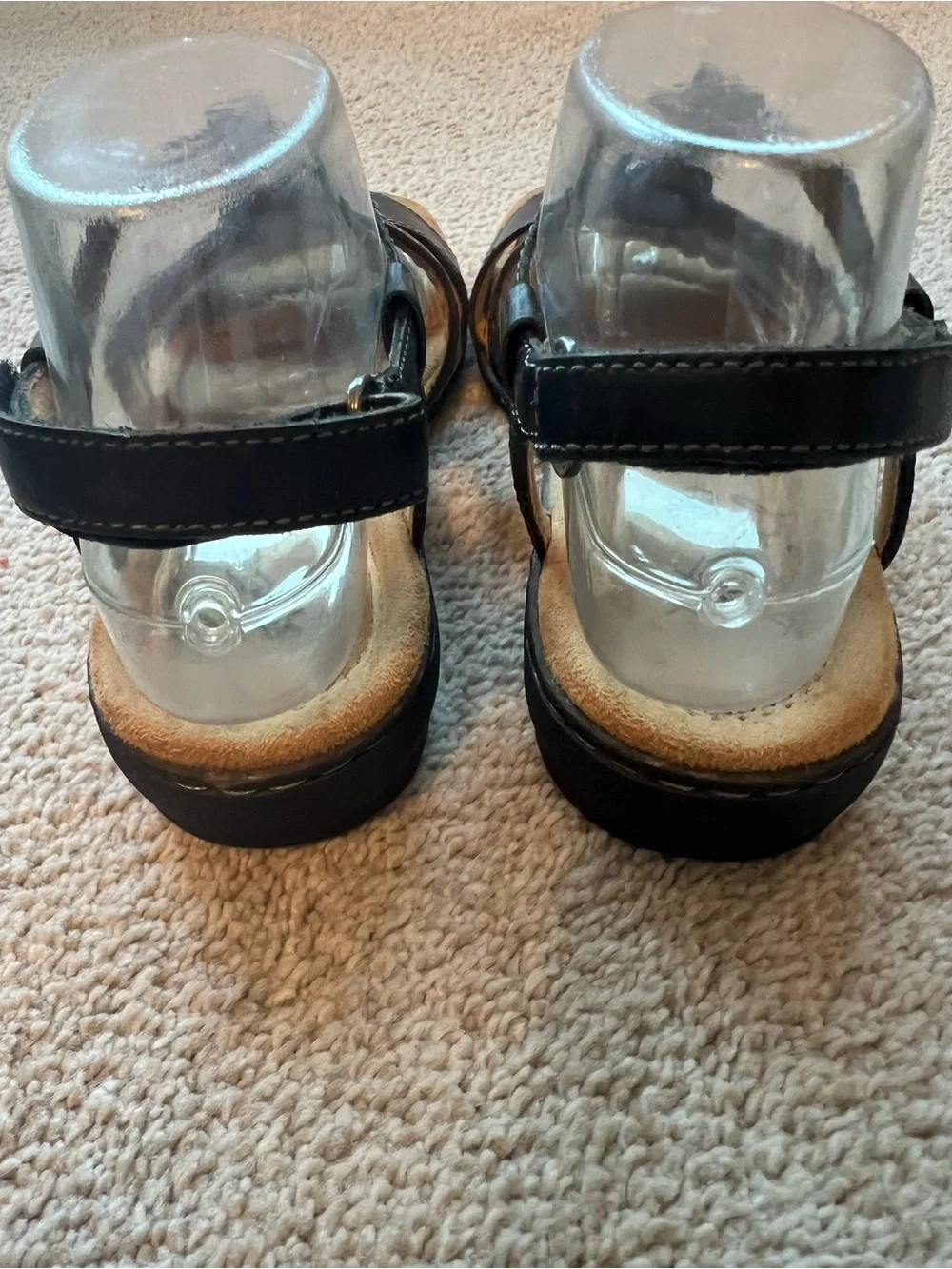Natural Soul Black Leather T-Strap Women's Sandals 8.5 Silver Medallion - Picture 13 of 14